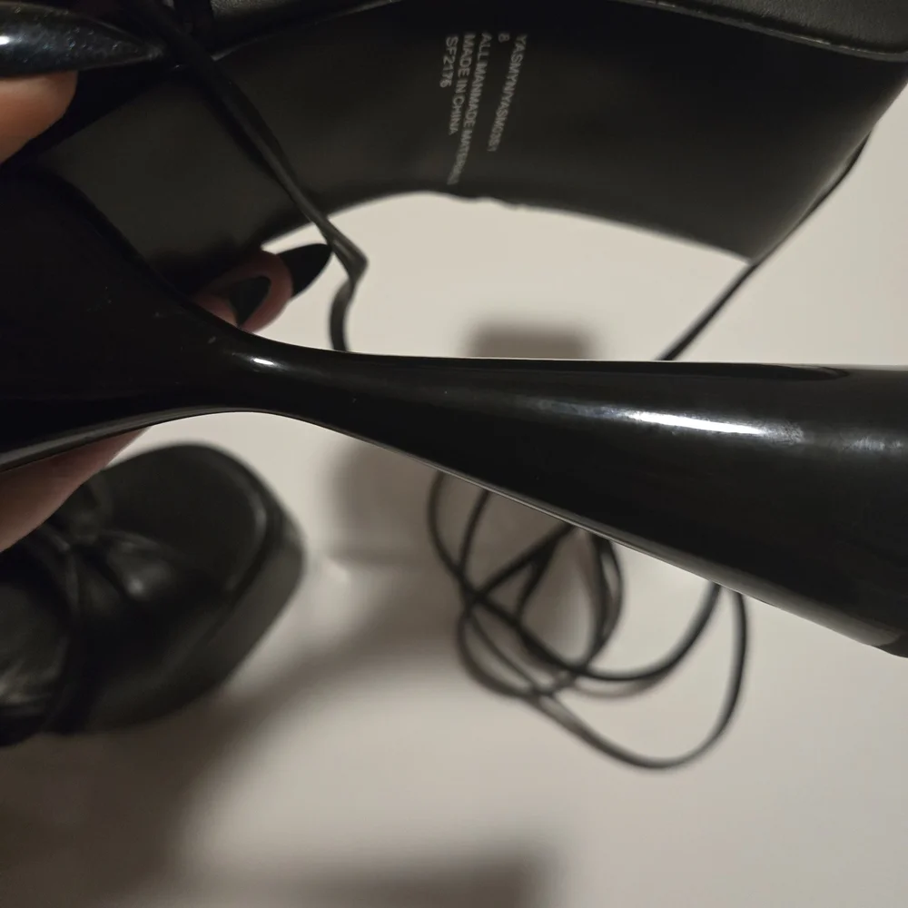 Steve Madden Black Patent Platform Sandals